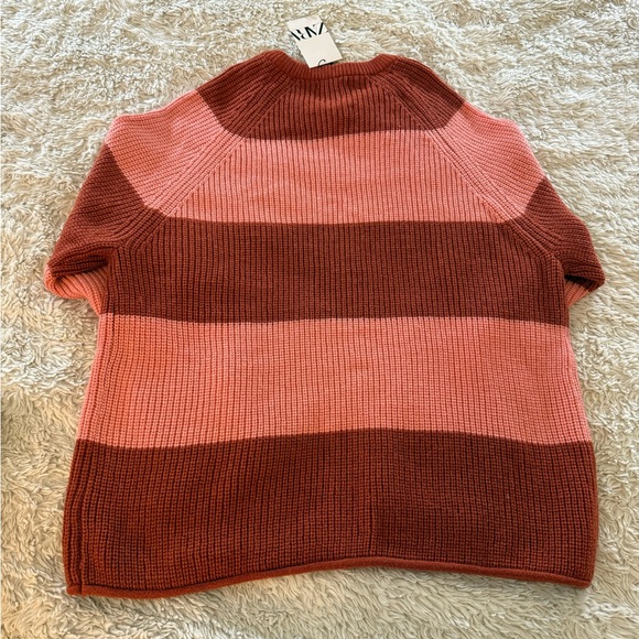 Zara Men's Crewneck Sweater in Salmon and Red Stripes - Picture 4 of 4